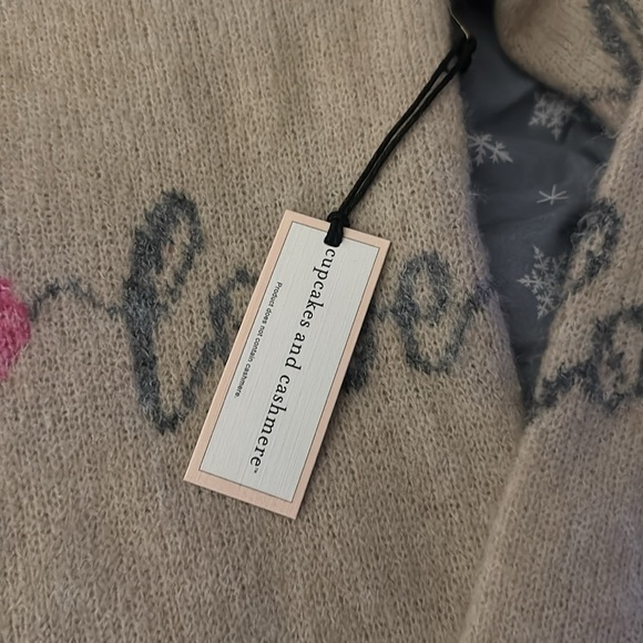 Cupcakes and Cashmere Valentines Day Sweater - Women's Size small - Picture 4 of 8